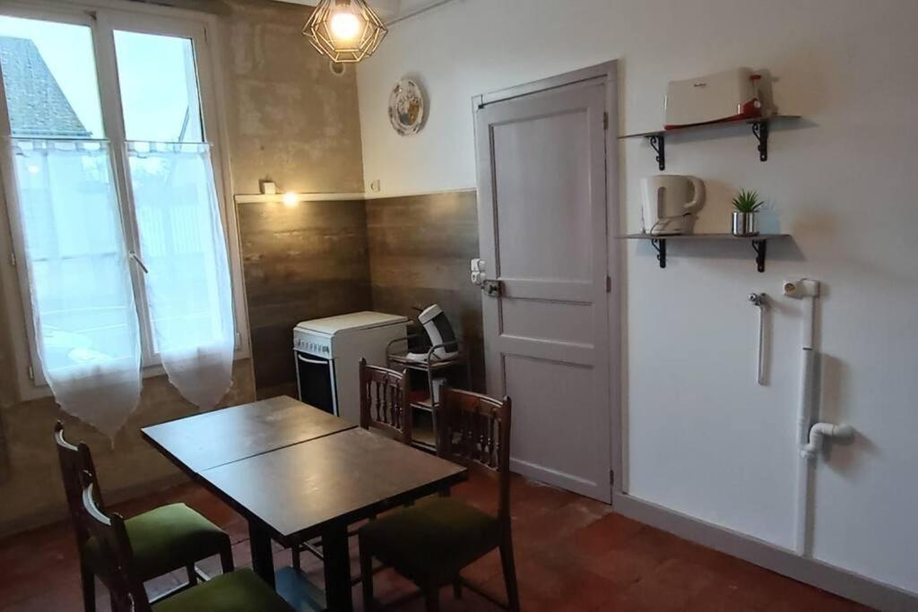 Appartement Rez De Jardin La Chartre-sur-le-Loir Kültér fotó